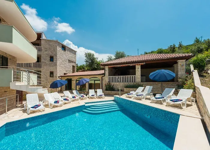 Elena 3 察夫塔特