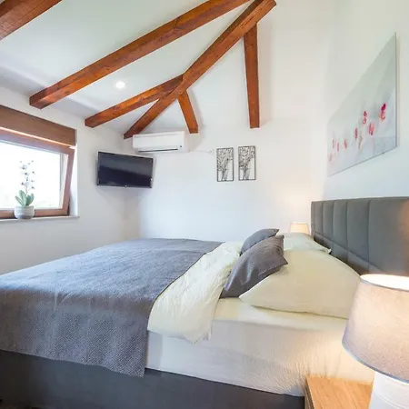 Elena 3 Apartamento