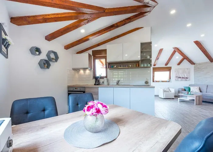 Apartament Elena 3 *