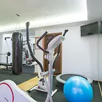 Elena 3 アパート *